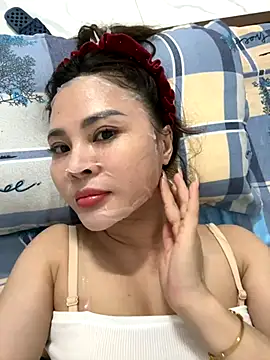 Snapshot of hellela-a chatting on 7, 11, 2025 hellela-a online show from 7, 11, 2025