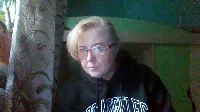 Snapshot of Tati_0808 chatting on 15, 11, 2025 Tati 0808 online show from 15, 11, 2025