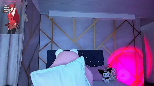  vaiolet owo online show from 26, 2, 2026