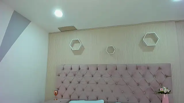 ZarinaWynne online show from 18, 5, 2026