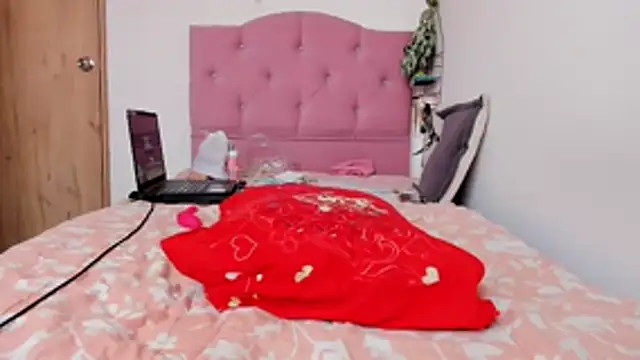 quenn-squirtanal online show from 5, 4, 2026