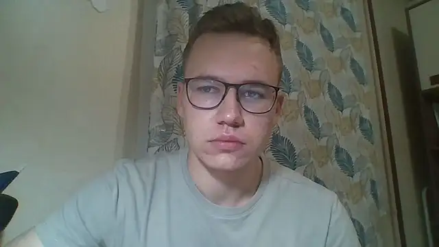 Snapshot of Yminoske chatting on 7, 11, 2025 Yminoske online show from 7, 11, 2025