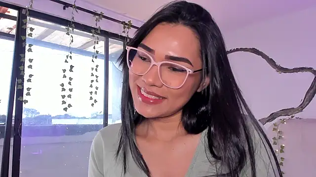 katemooss  online show from 9, 11, 2025