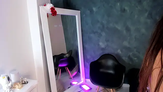 BellaRooux online show from 22, 12, 2025