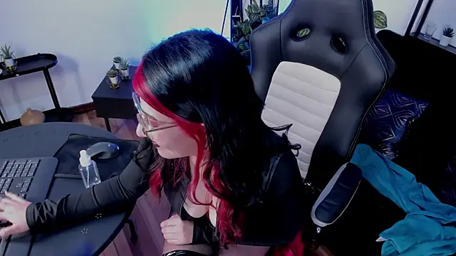 Halley Ravenn online show from 11, 6, 2026