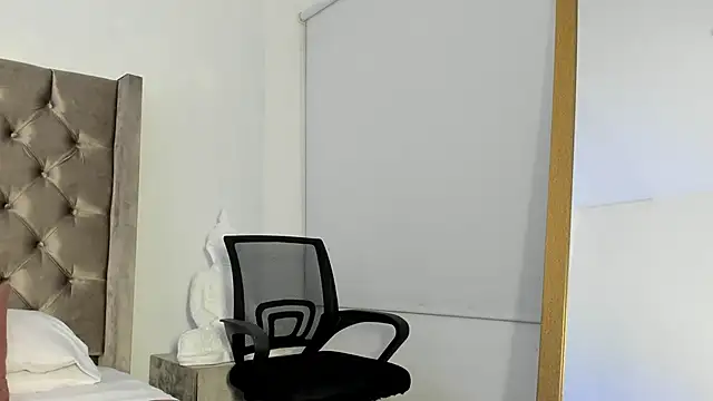 NikkiBotero online show from 25, 11, 2025