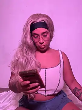 Snapshot of CaneliitaBlaze chatting on 11, 11, 2025 CaneliitaBlaze online show from 11, 11, 2025