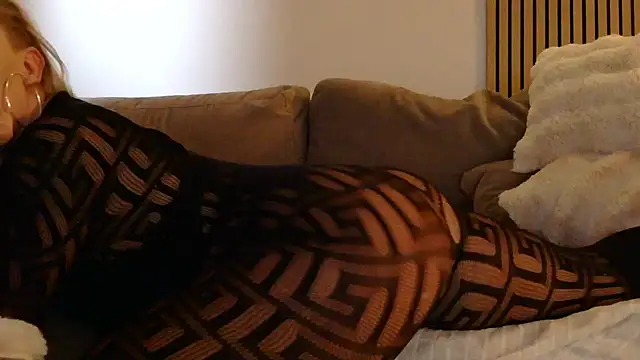 Snapshot of lorenarowena chatting on 6, 2, 2026 lorenarowena online show from 6, 2, 2026