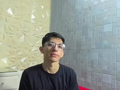 ElanGiraldo online show from 3, 2, 2026