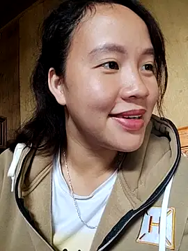 yelow-bee online show from 10, 11, 2025