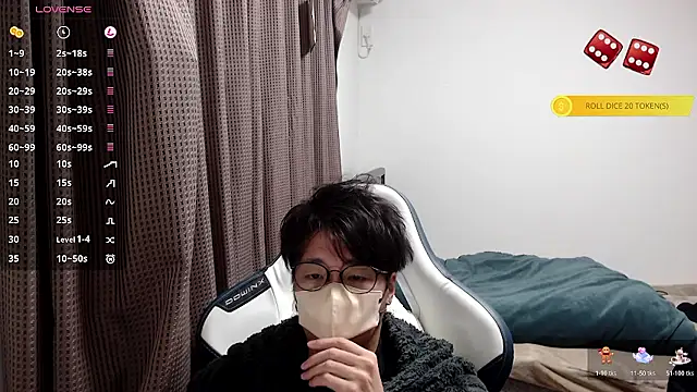 Snapshot of yuu-to-desu chatting on 1, 12, 2025 yuu-to-desu online show from 1, 12, 2025