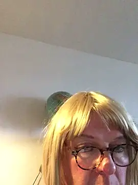 Snapshot of simone_xdressing chatting on 15, 12, 2024 simone xdressing online show from 15, 12, 2024