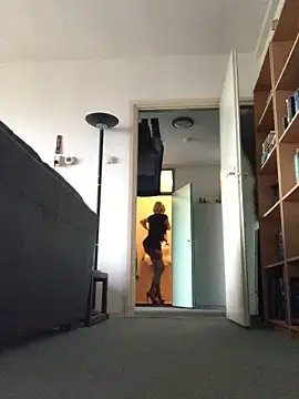 Snapshot of simone_xdressing chatting on 5, 1, 2025 simone xdressing online show from 5, 1, 2025