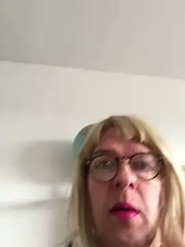 Snapshot of simone_xdressing chatting on 12, 1, 2025 simone xdressing online show from 12, 1, 2025