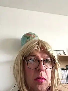 Snapshot of simone_xdressing chatting on 12, 2, 2025 simone xdressing online show from 12, 2, 2025