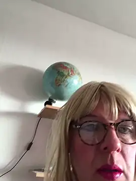 Snapshot of simone_xdressing chatting on 23, 2, 2025 simone xdressing online show from 23, 2, 2025