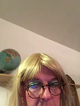 Snapshot of simone_xdressing chatting on 26, 2, 2025 simone xdressing online show from 26, 2, 2025