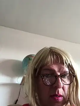 Snapshot of simone_xdressing chatting on 15, 3, 2025 simone xdressing online show from 15, 3, 2025