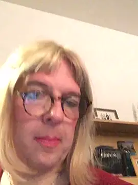 Snapshot of simone_xdressing chatting on 22, 3, 2025 simone xdressing online show from 22, 3, 2025