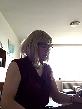 Snapshot of simone_xdressing chatting on 9, 11, 2025 simone xdressing online show from 9, 11, 2025