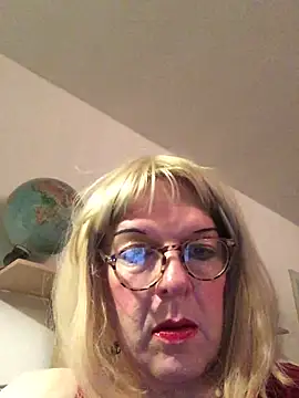 Snapshot of simone_xdressing chatting on 16, 11, 2025 simone xdressing online show from 16, 11, 2025