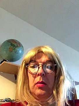 Snapshot of simone_xdressing chatting on 23, 11, 2025 simone xdressing online show from 23, 11, 2025