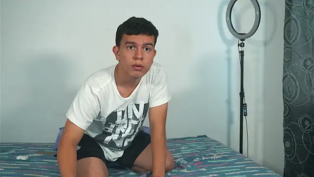 Snapshot of Max_ethan5 chatting on 16, 11, 2025 Max ethan5 online show from 16, 11, 2025