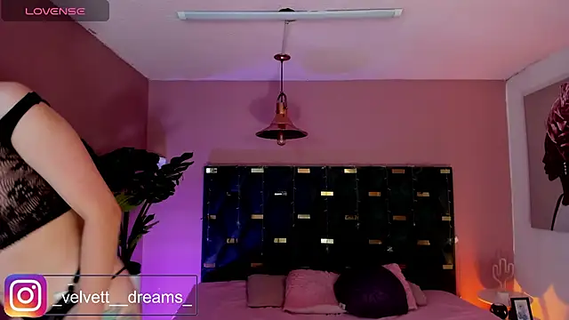 Snapshot of Velvet_Dreamss chatting on 1, 6, 2026 Velvet Dreamss online show from 1, 6, 2026
