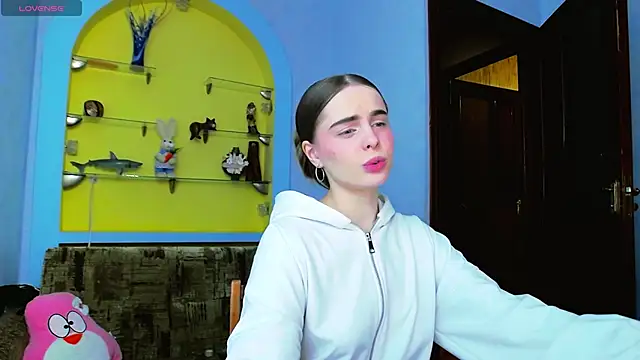 AlicaLOVEalisa777 online show from 25, 4, 2026