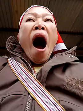 girl-hot2x online show from 19, 2, 2026