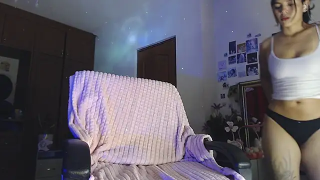 Mia Tylorr online show from 13, 11, 2025