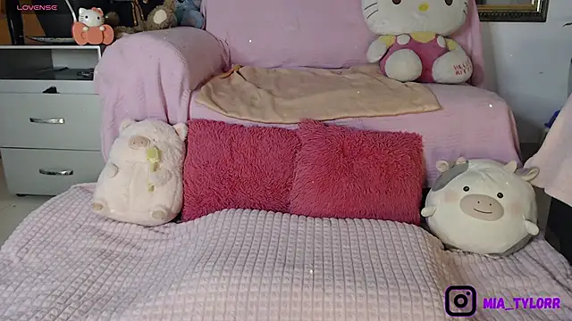 Mia Tylorr online show from 18, 11, 2025