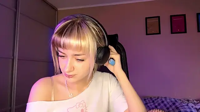 EmilySkyline online show from 21, 11, 2025