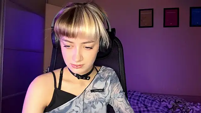 EmilySkyline online show from 22, 11, 2025