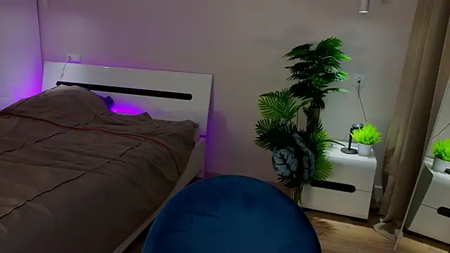 Snapshot of LilyPoetry_ chatting on 26, 11, 2025 LilyPoetry online show from 26, 11, 2025