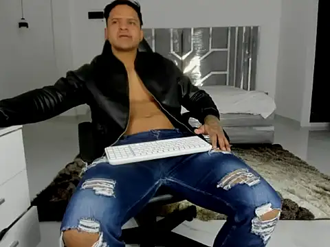 master leather online show from 13, 4, 2026