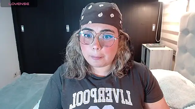 YiniBelle online show from 14, 5, 2026