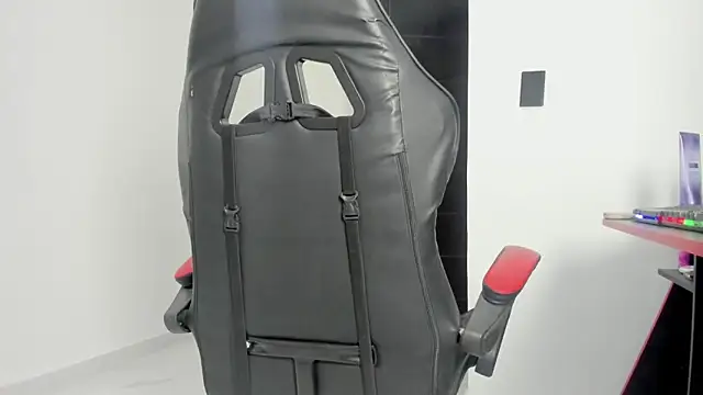 goddess of bitches online show from 27, 4, 2026