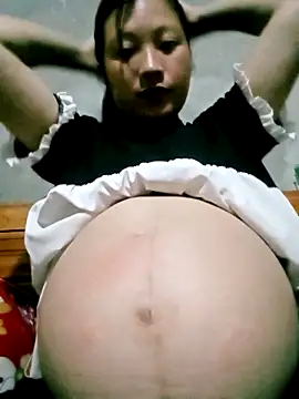 Snapshot of Micky_baby chatting on 8, 5, 2026 Micky baby online show from 8, 5, 2026