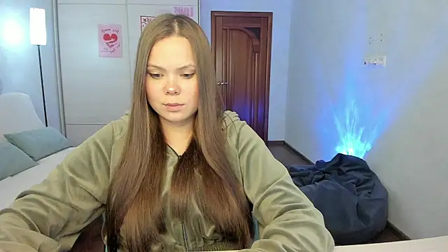 Kira love 81 online show from 9, 4, 2026