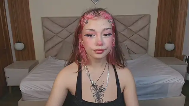 Laracooper  online show from 24, 2, 2026