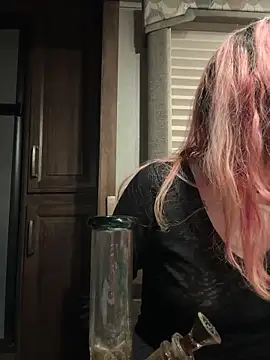 Snapshot of needlefaceUwU chatting on 13, 11, 2025 needlefaceUwU online show from 13, 11, 2025