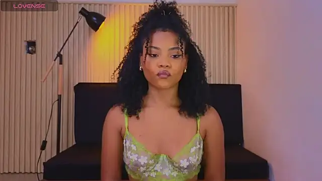 Snapshot of vanestraus chatting on 28, 4, 2026 vanestraus online show from 28, 4, 2026
