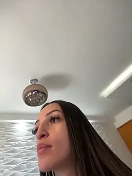 Snapshot of BelleRune chatting on 8, 2, 2025 BelleRune online show from 8, 2, 2025