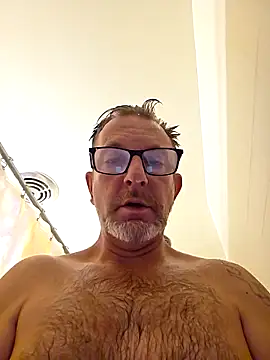 Snapshot of longsmooth4u chatting on 17, 11, 2025 longsmooth4u online show from 17, 11, 2025