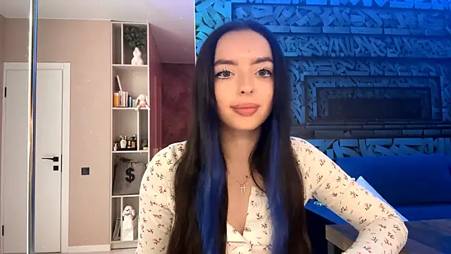 Snapshot of TonaMarchetta chatting on 17, 11, 2025 TonaMarchetta online show from 17, 11, 2025