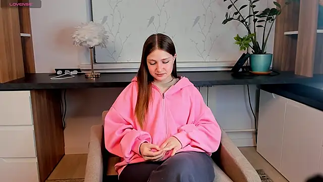 LesaFeldker online show from 4, 12, 2025