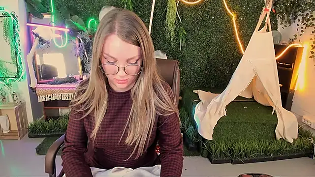 SandraLindsey online show from 14, 11, 2025