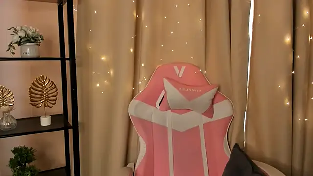 Snapshot of ArdisCiolli chatting on 15, 11, 2025 ArdisCiolli online show from 15, 11, 2025