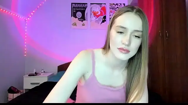 Snapshot of tinyglow chatting on 3, 2, 2026 tinyglow online show from 3, 2, 2026